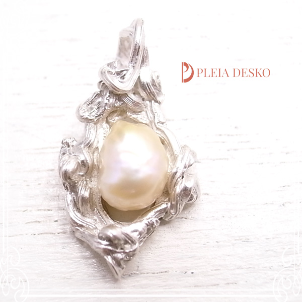 PLEIA DESKO [ vA fXR[ ]