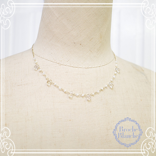 Broche Blanche [ ubV uV ]
