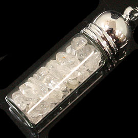 クリスタル水晶(Crystal quartz)/天然石チップ(さざれ/小石)の入ったお守りにぴったりの瓶キーホルダー☆ラッキーチップ