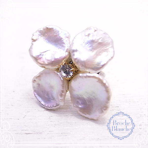 Broche Blanche [ ubV uV ]