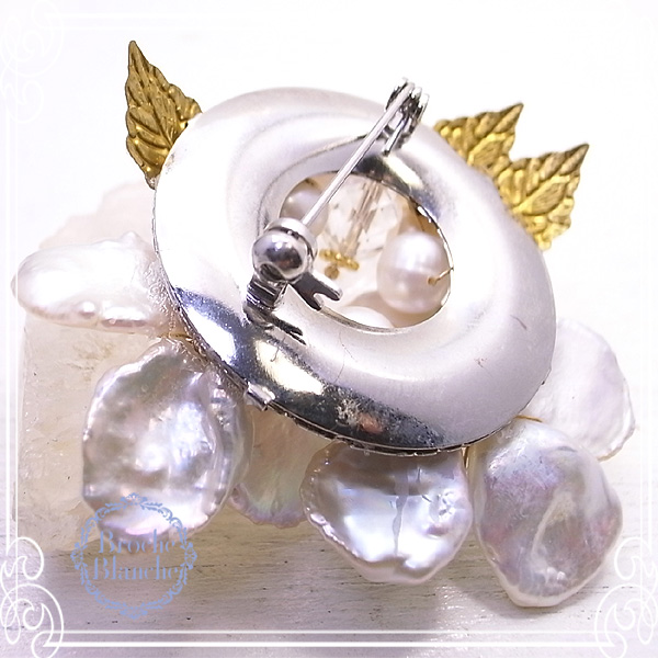 Broche Blanche [ ubV uV ]