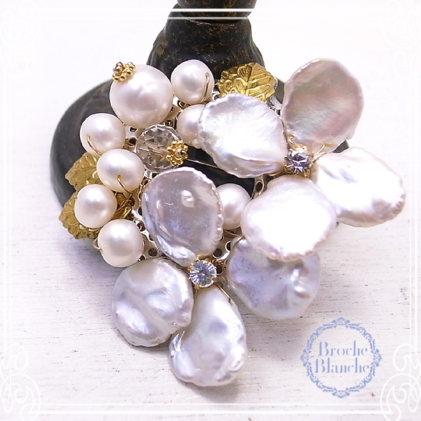 Broche Blanche [ ubV uV ]