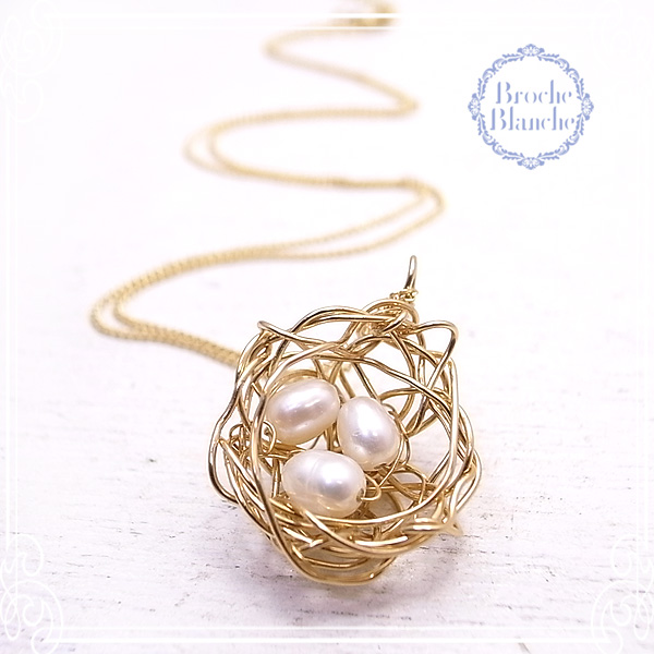 Broche Blanche [ ubV uV ]