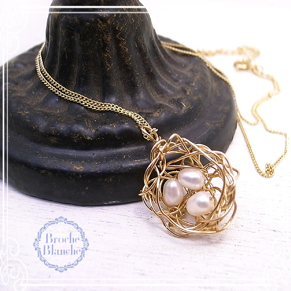 Broche Blanche [ ubV uV ]
