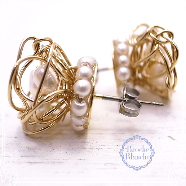 Broche Blanche [ ubV uV ]