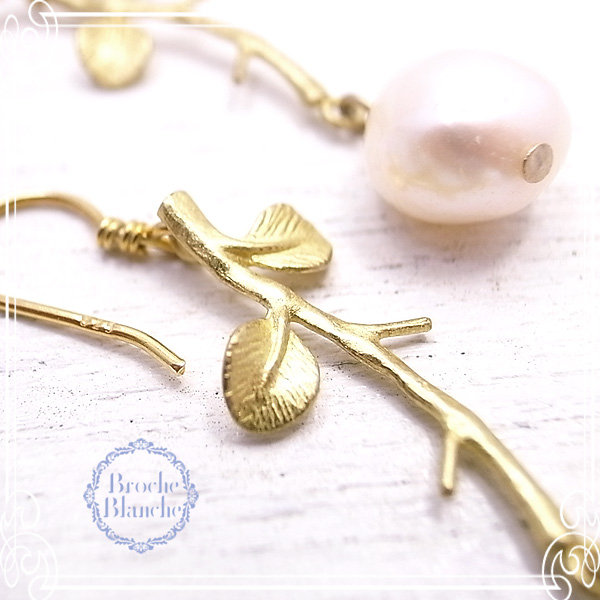 Broche Blanche [ ubV uV ]