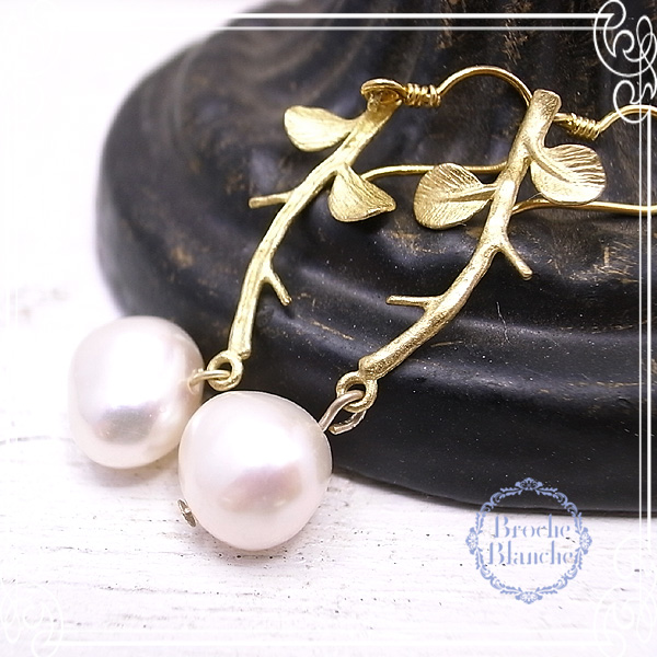 Broche Blanche [ ubV uV ]