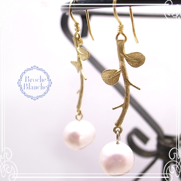 Broche Blanche [ ubV uV ]