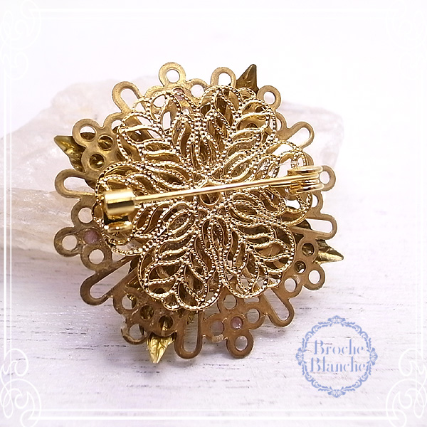 Broche Blanche [ ubV uV ]