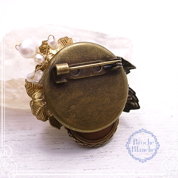 Broche Blanche [ ubV uV ]