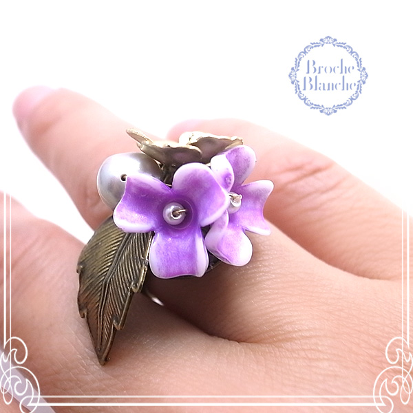 Broche Blanche [ ubV uV ]