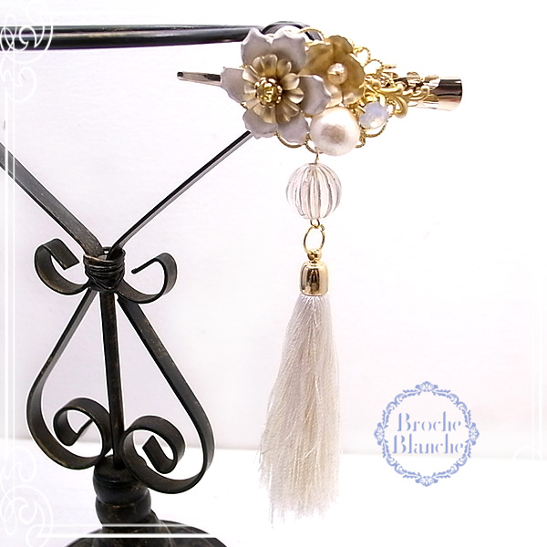 Broche Blanche [ ubV uV ]