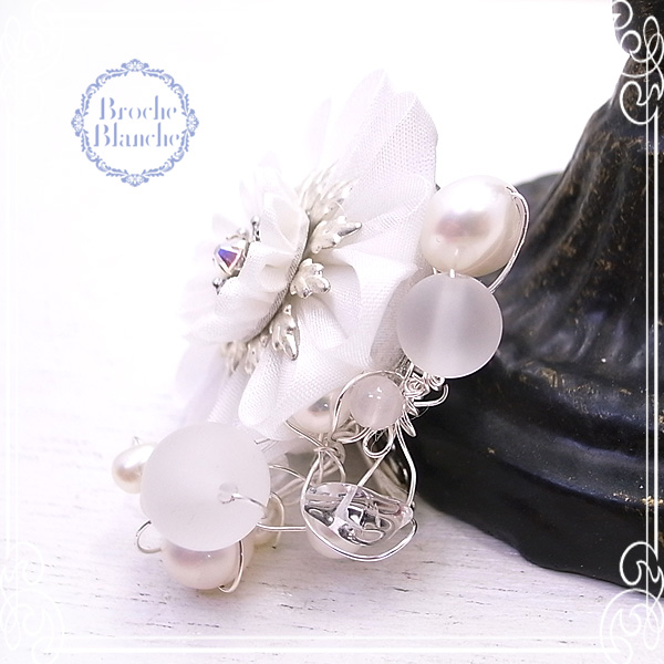 Broche Blanche [ ubV uV ]