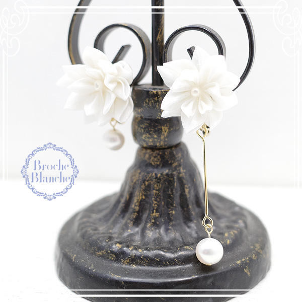 Broche Blanche [ ubV uV ]