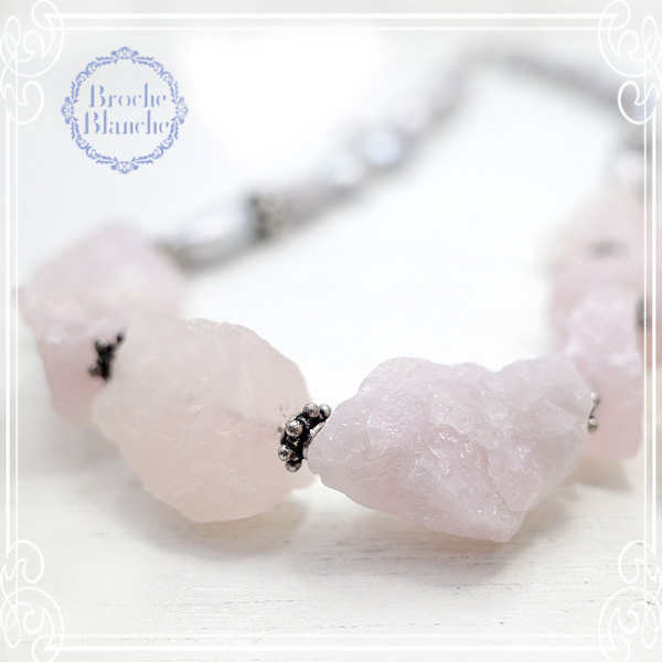 Broche Blanche [ ubV uV ]