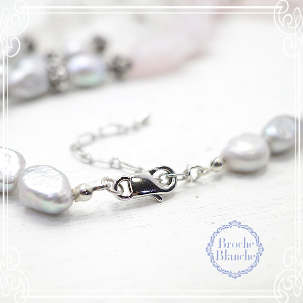 Broche Blanche [ ubV uV ]