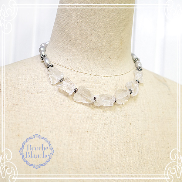 Broche Blanche [ ubV uV ]