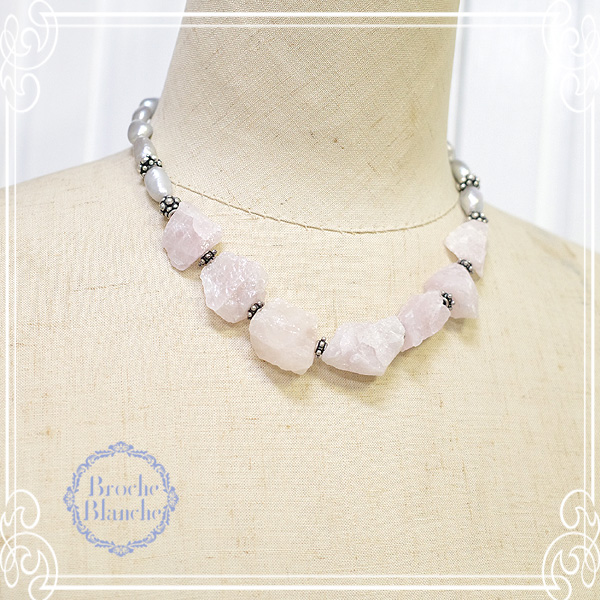 Broche Blanche [ ubV uV ]