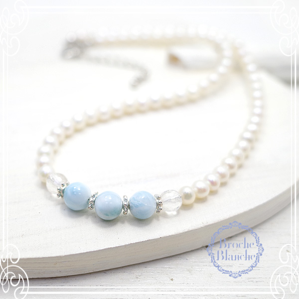 Broche Blanche [ ubV uV ]
