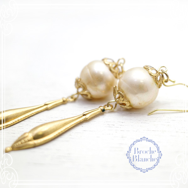 Broche Blanche [ ubV uV ]