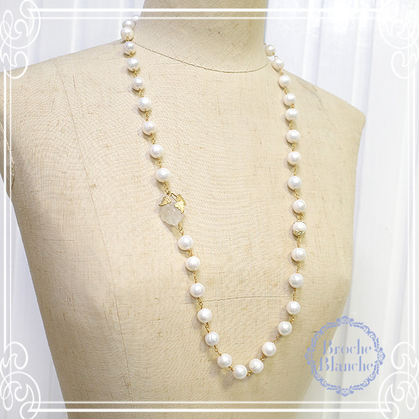 Broche Blanche [ ubV uV ]