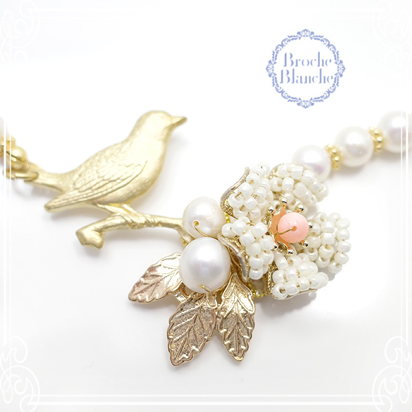 Broche Blanche [ ubV uV ]