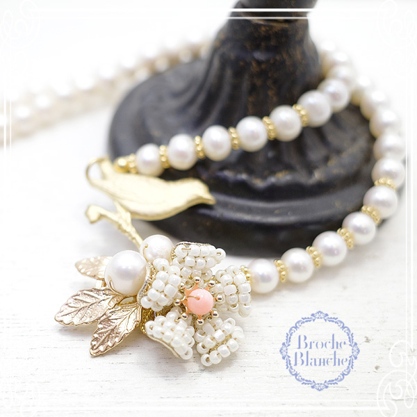 Broche Blanche [ ubV uV ]