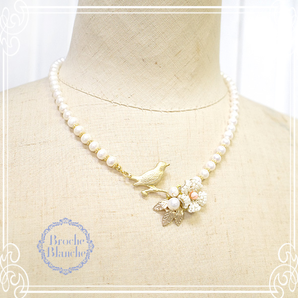 Broche Blanche [ ubV uV ]