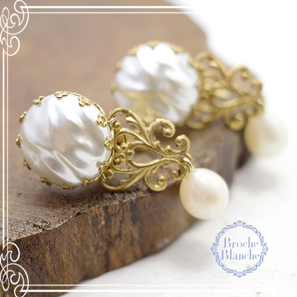 Broche Blanche [ ubV uV ]