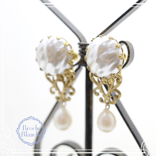 Broche Blanche [ ubV uV ]