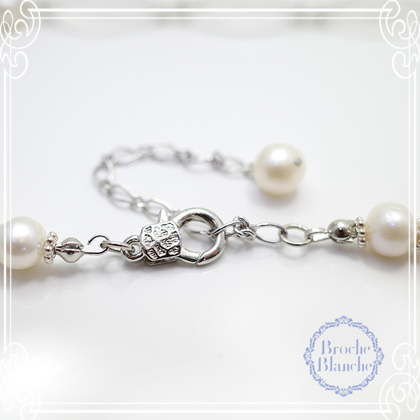 Broche Blanche [ ubV uV ]