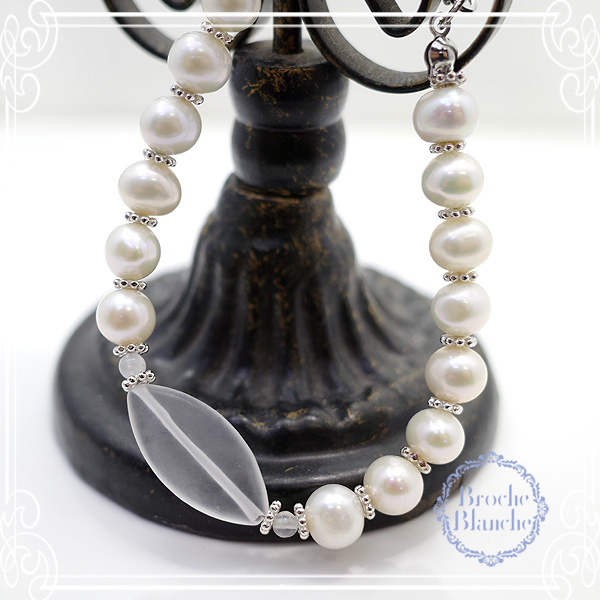 Broche Blanche [ ubV uV ]