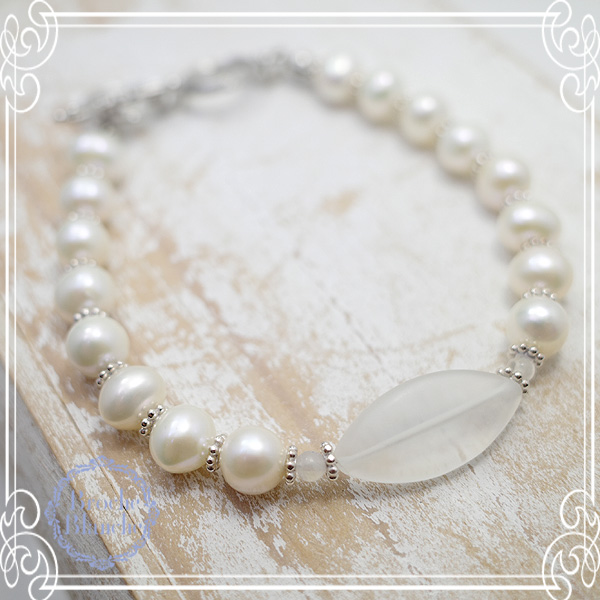 Broche Blanche [ ubV uV ]