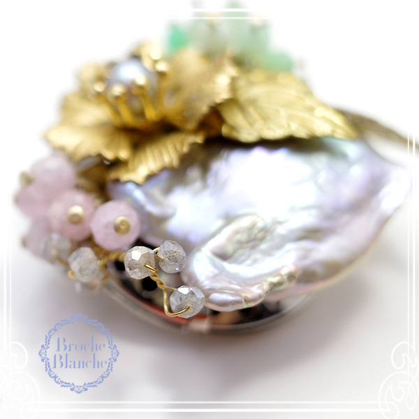 Broche Blanche [ ubV uV ]
