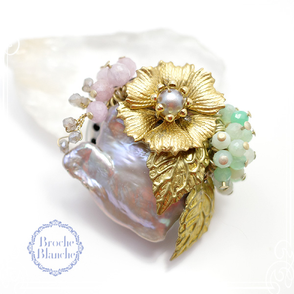 Broche Blanche [ ubV uV ]