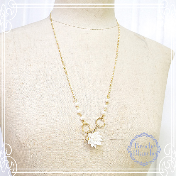 Broche Blanche [ ubV uV ]