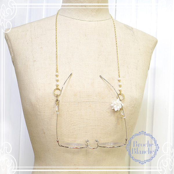 Broche Blanche [ ubV uV ]