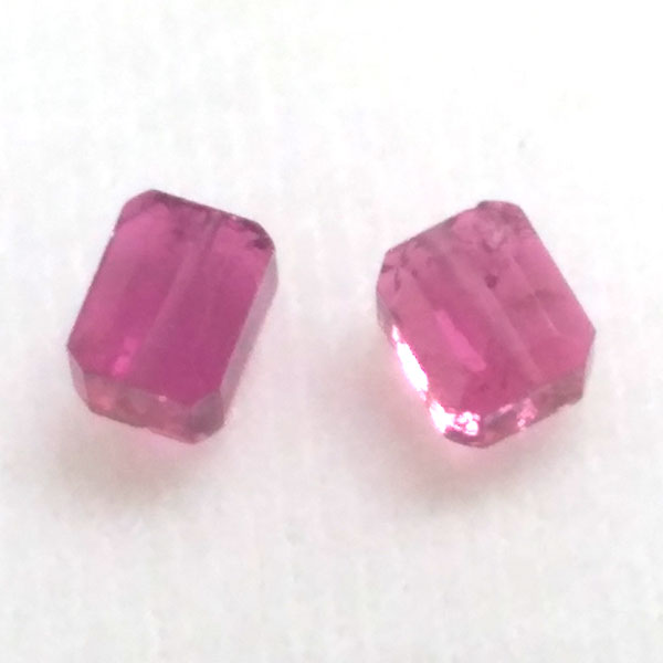 sNg}iPink tourmaline) VR΃r[Y ̔