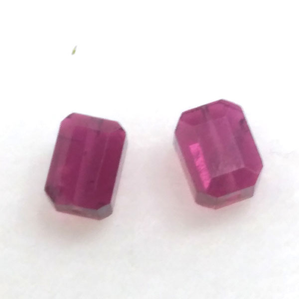 sNg}iPink tourmaline) VR΃r[Y ̔