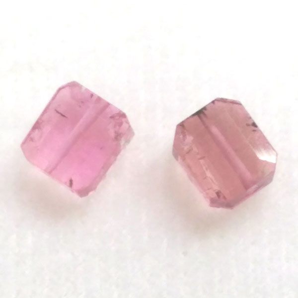 sNg}iPink tourmaline) VR΃r[Y ̔