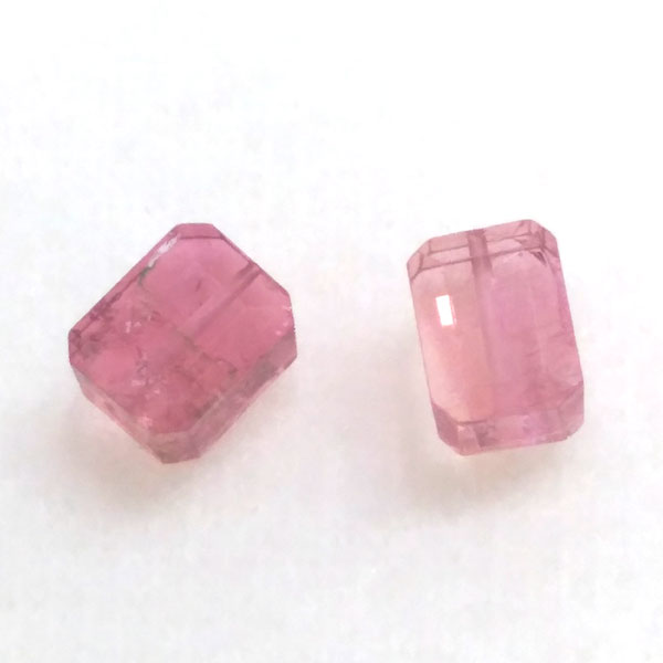 sNg}iPink tourmaline) VR΃r[Y ̔