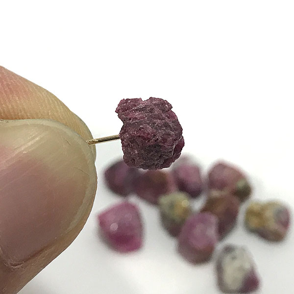 ルビー(Ruby)/ラフロック片穴パーツ