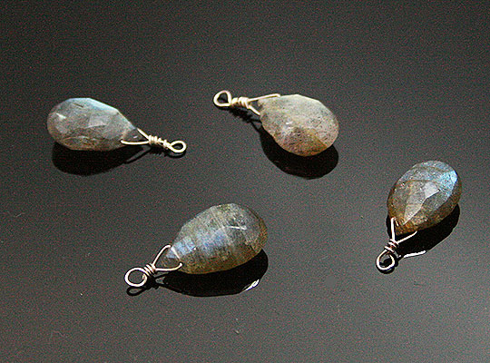 ラブラドライト(Labradolite)/メタル/ジェムチャームパーツ