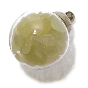 ニュージェイド(New Jade)/天然石チップ(さざれ/小石)の入ったチャームにぴったりの丸型瓶パーツ☆ラッキーチップ