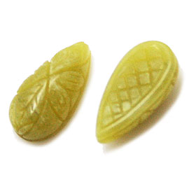 オリーブジェイド(Olive jade)/彫刻入りペアシェイプルース
