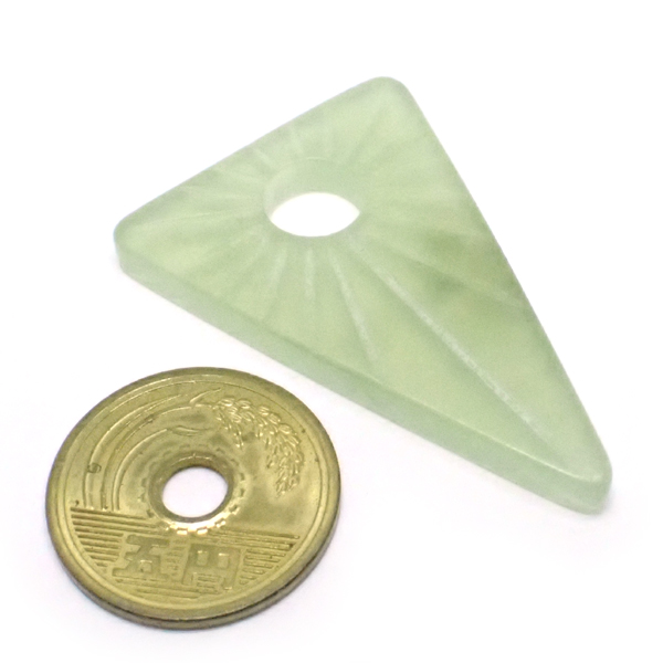 �j���[�W�F�C�h(New Jade)/�g���C�A���O���p�[�c