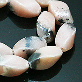 ロードナイト(Rhodonite)ツイストビーズ