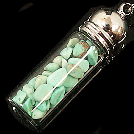 ハウライトターコイズ緑(Howlite Turquoise)/天然石チップ(さざれ/小石)の入ったお守りにぴったりの瓶キーホルダー☆ラッキーチップ