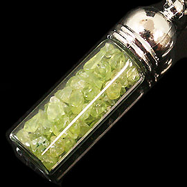 ペリドット(Peridot)/天然石チップ(さざれ/小石)の入ったお守りにぴったりの瓶キーホルダー☆ラッキーチップ