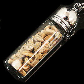 ピクチャージャスパー(Picture Jasper)/天然石チップ(さざれ/小石)の入ったお守りにぴったりの瓶キーホルダー☆ラッキーチップ